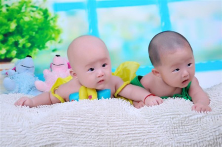 怎么样才能生龙凤胎 双胞胎母亲几率更高(4)