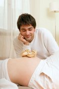 孕晚期胎动厉害正常吗 若胎动次数突然增加
