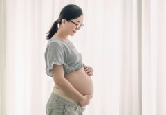孕晚期爬楼梯真的有助于顺产吗