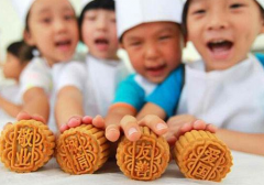 中秋节小孩吃什么月饼好 小孩子多大能吃月