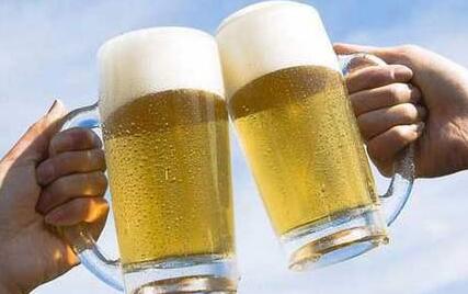 夏天哺乳期能喝啤酒吗 ​哺乳期怎么喝啤酒影响小