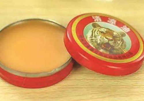 长痱子可以用炉甘石吗 ​长痱子可以用清凉油吗